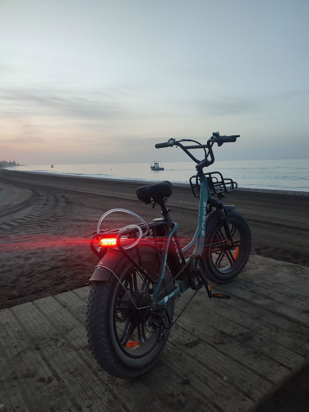 ENGWE L20 Boost bicicletă electrică neagră 126km